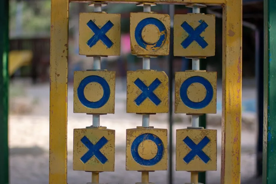 لعبة "إكس أو" (X O)